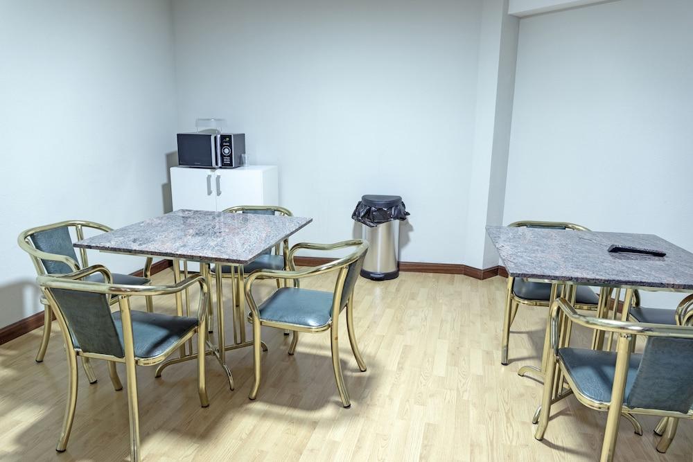 Hostal Alda Palencia Plaza Buitenkant foto