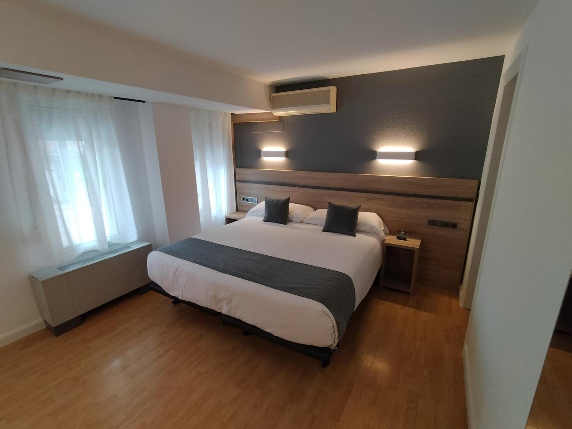 Hostal Alda Palencia Plaza Buitenkant foto
