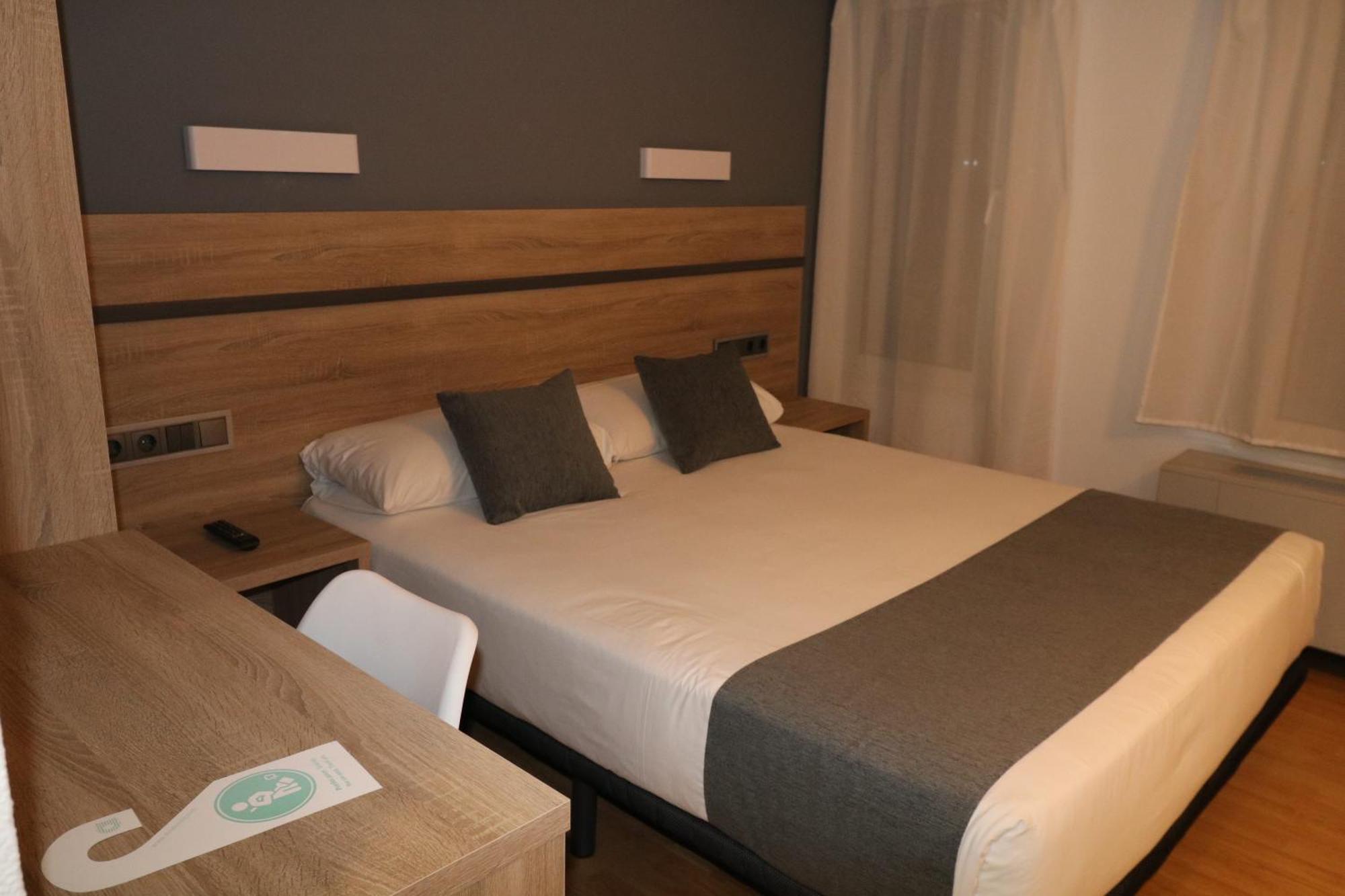 Hostal Alda Palencia Plaza Buitenkant foto