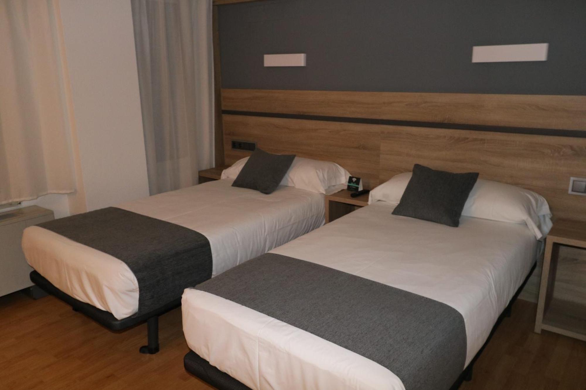 Hostal Alda Palencia Plaza Buitenkant foto