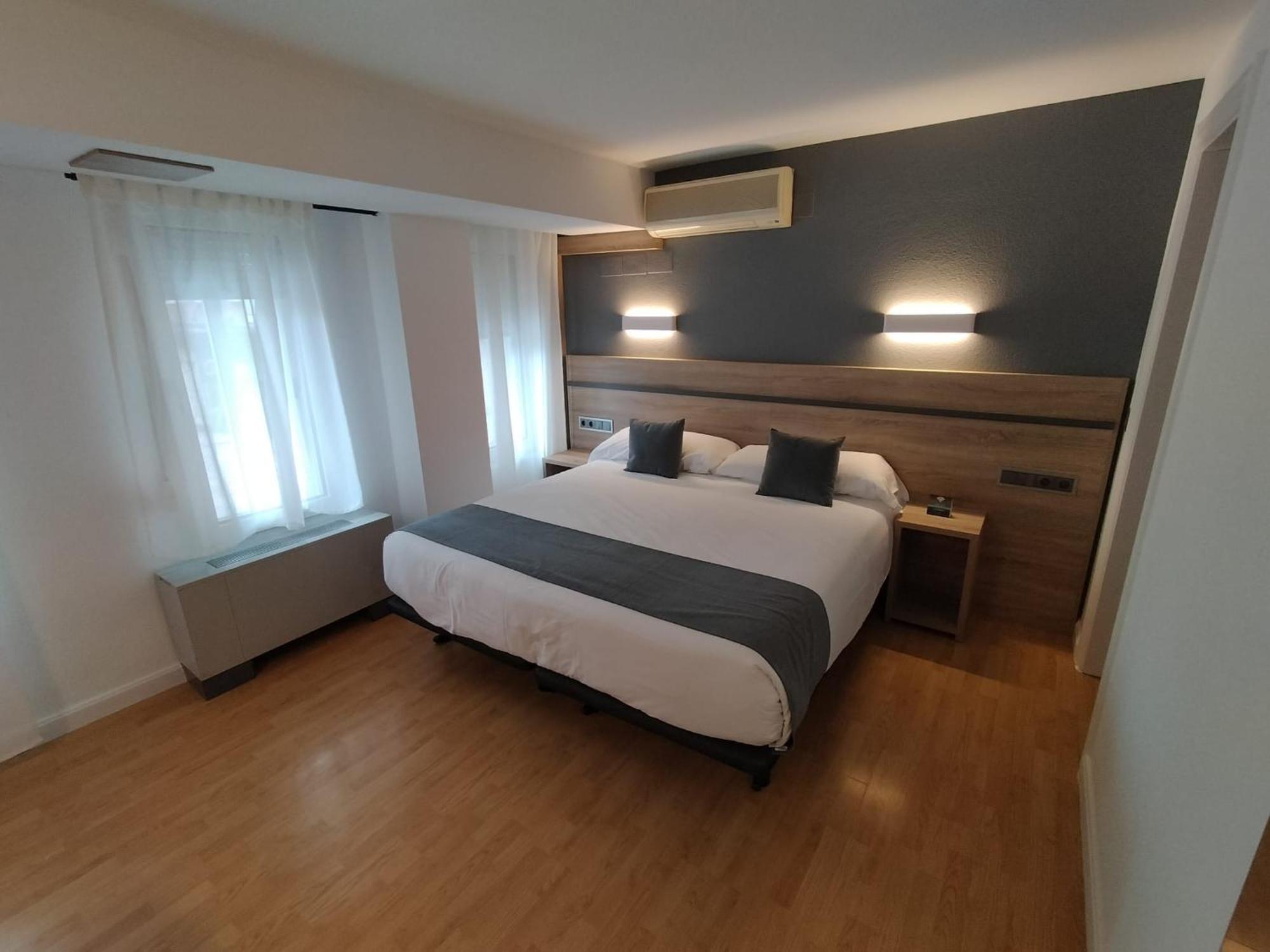 Hostal Alda Palencia Plaza Buitenkant foto