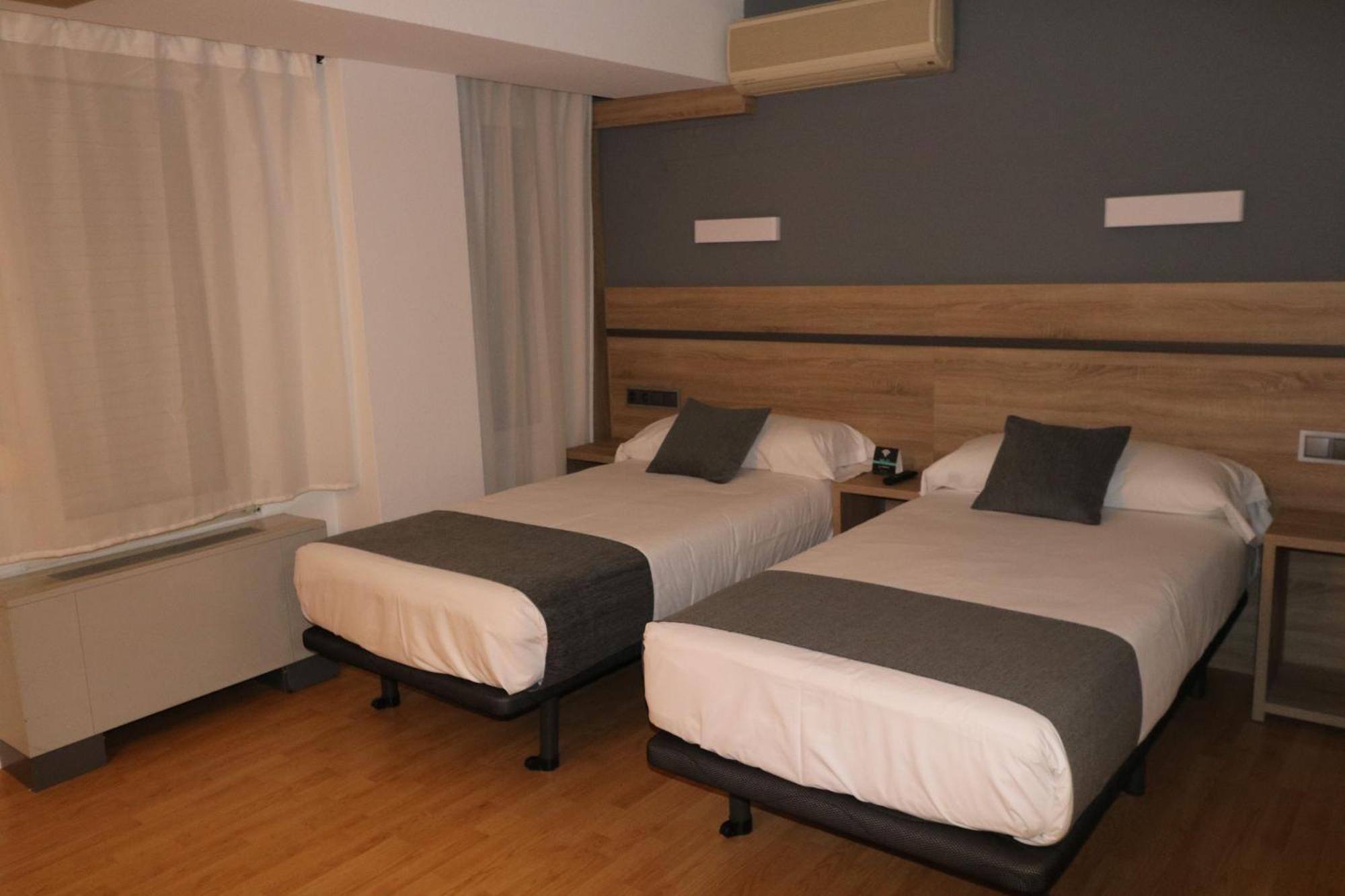 Hostal Alda Palencia Plaza Buitenkant foto