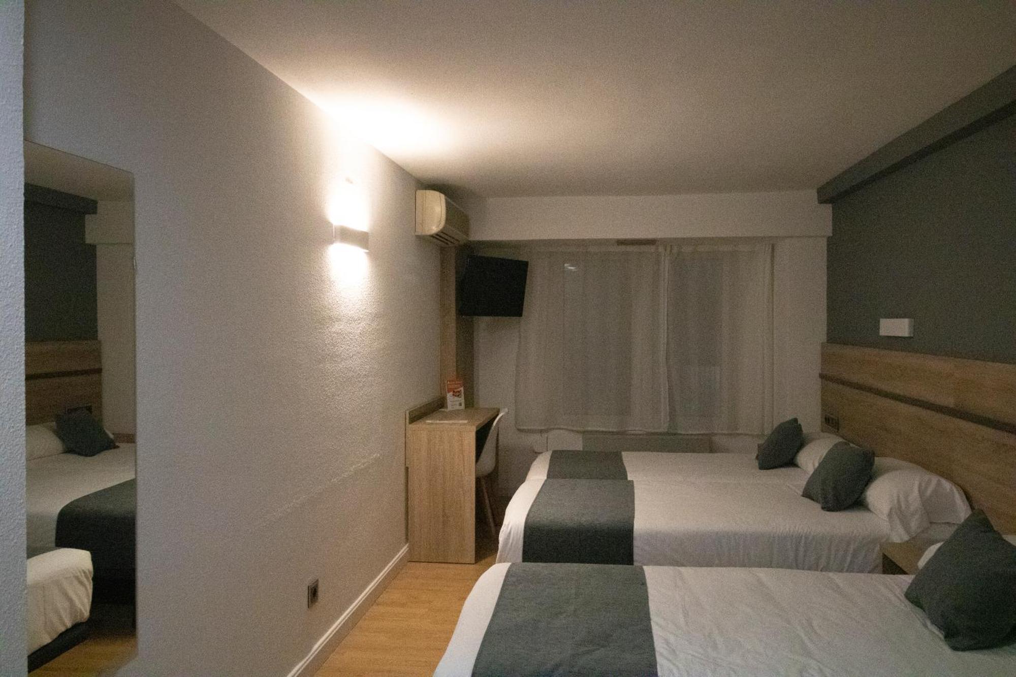 Hostal Alda Palencia Plaza Buitenkant foto